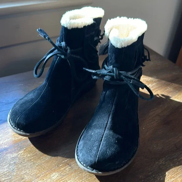 Ugg Boots - Picture 1 of 6